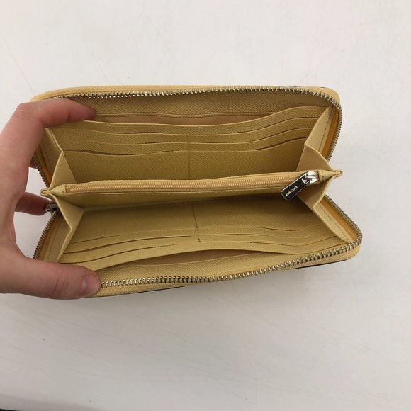 Coach Accordion zip crossgrain leather wallet Vanilla silver - Picture 9 of 16